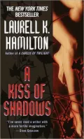A Kiss of Shadows (Meredith Gentry Series #1)