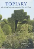 Topiary : Garden Craftsmanship in Yew and Box