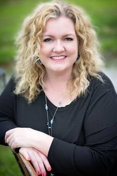 How Colleen Hoover Became one of the Most Influential Authors of the Last  Decade