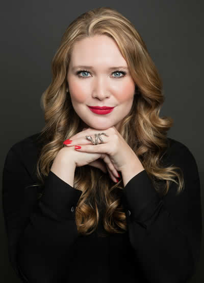 Sarah J Maas